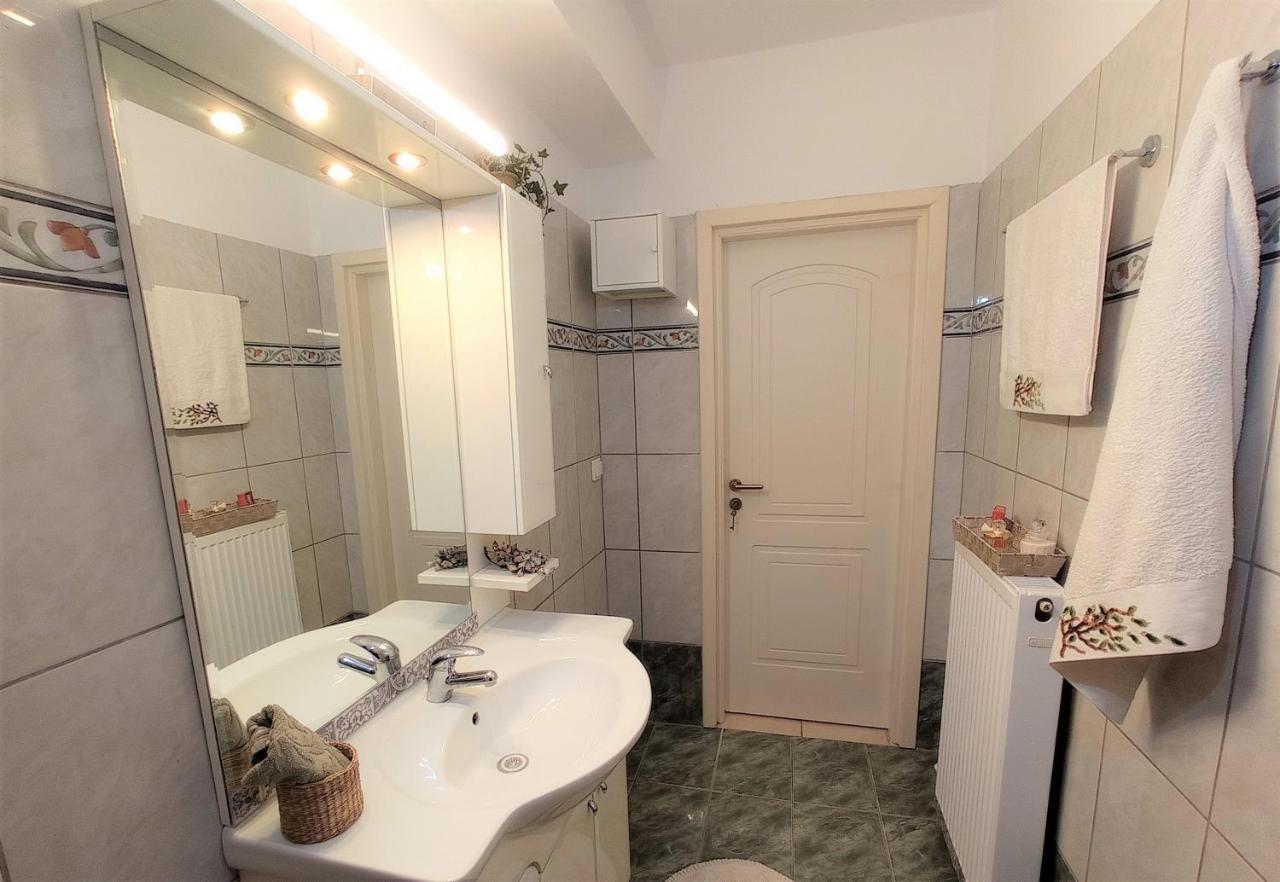 G Apartment In Agia Efimia Bagian luar foto